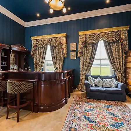 Rocketts Castle Hotel *