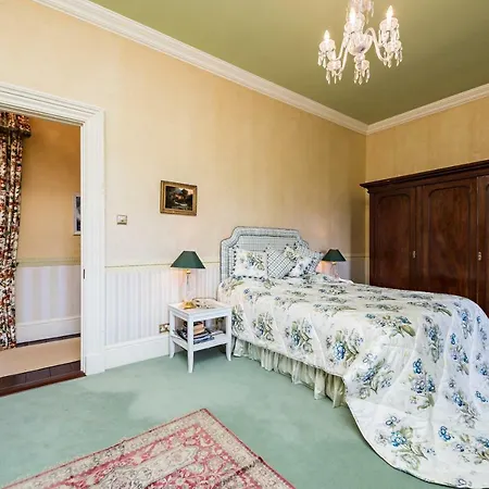 Rocketts Castle Hotel *